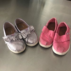 2 pairs of toddler girls toms size 8